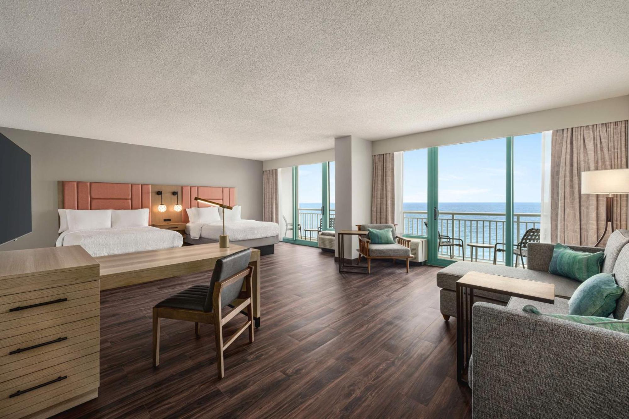 Queen Suite Two Queen Beds Sofa Bed Bath Tub or Oceanfront or Floor 10,1547936878:JPEG