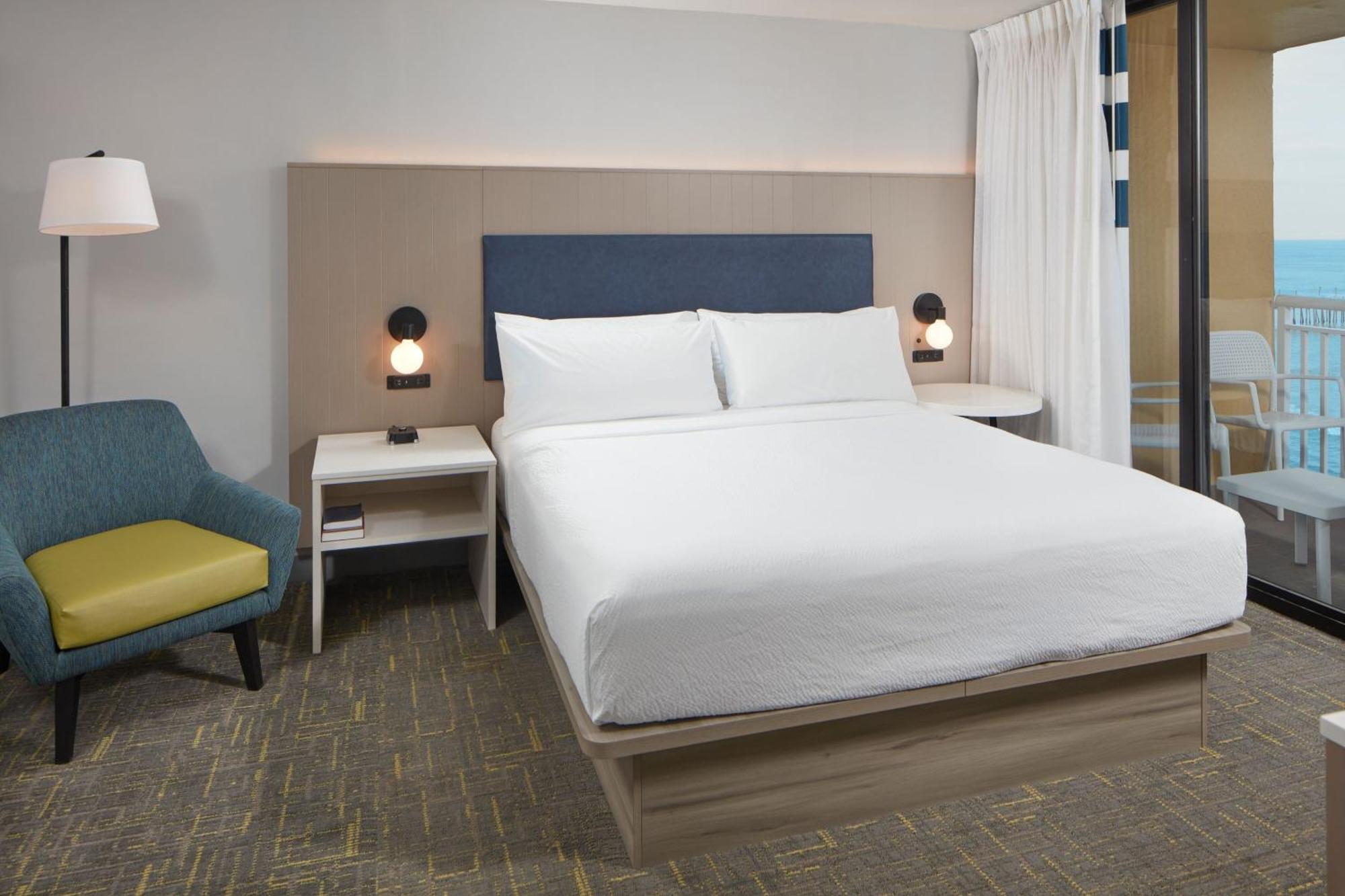 Suite 1 King Sofa bed Oceanfront High floor Balcony,1618827590:JPEG