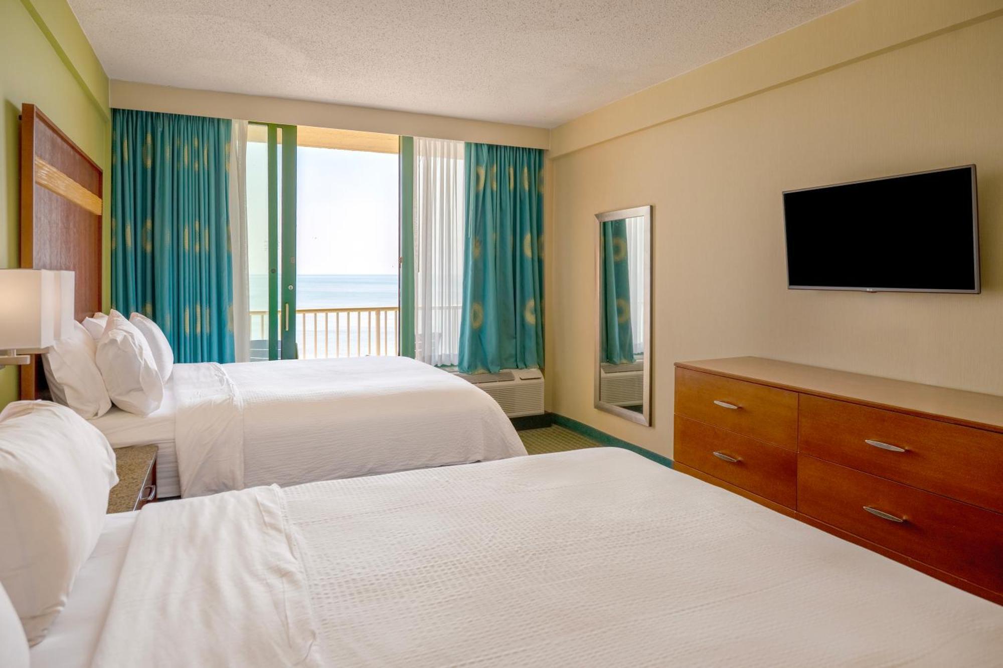 One-Bedroom Queen Suite Sofa Bed Oceanfront,1666669281:JPEG