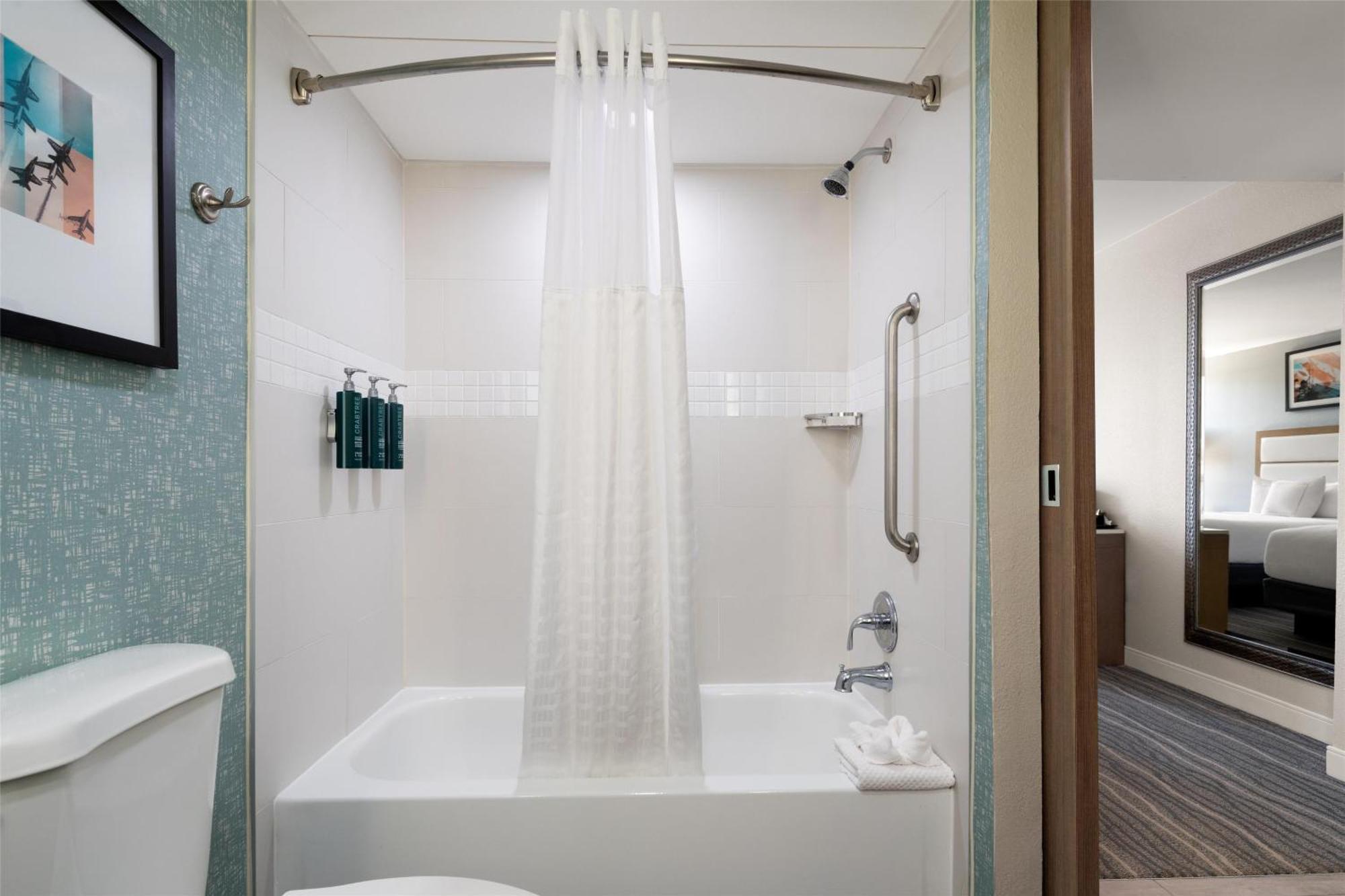 King Room Accessible Tub Mobility Access or Non-Smoking